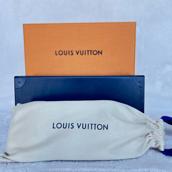 Authentic Louis Vutton Sunglasses!! Black color with gold motives! Brand New!!! - Picture 3 of 15